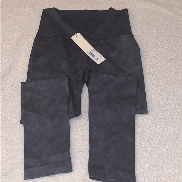 New Activewear set - Picture 3 of 3